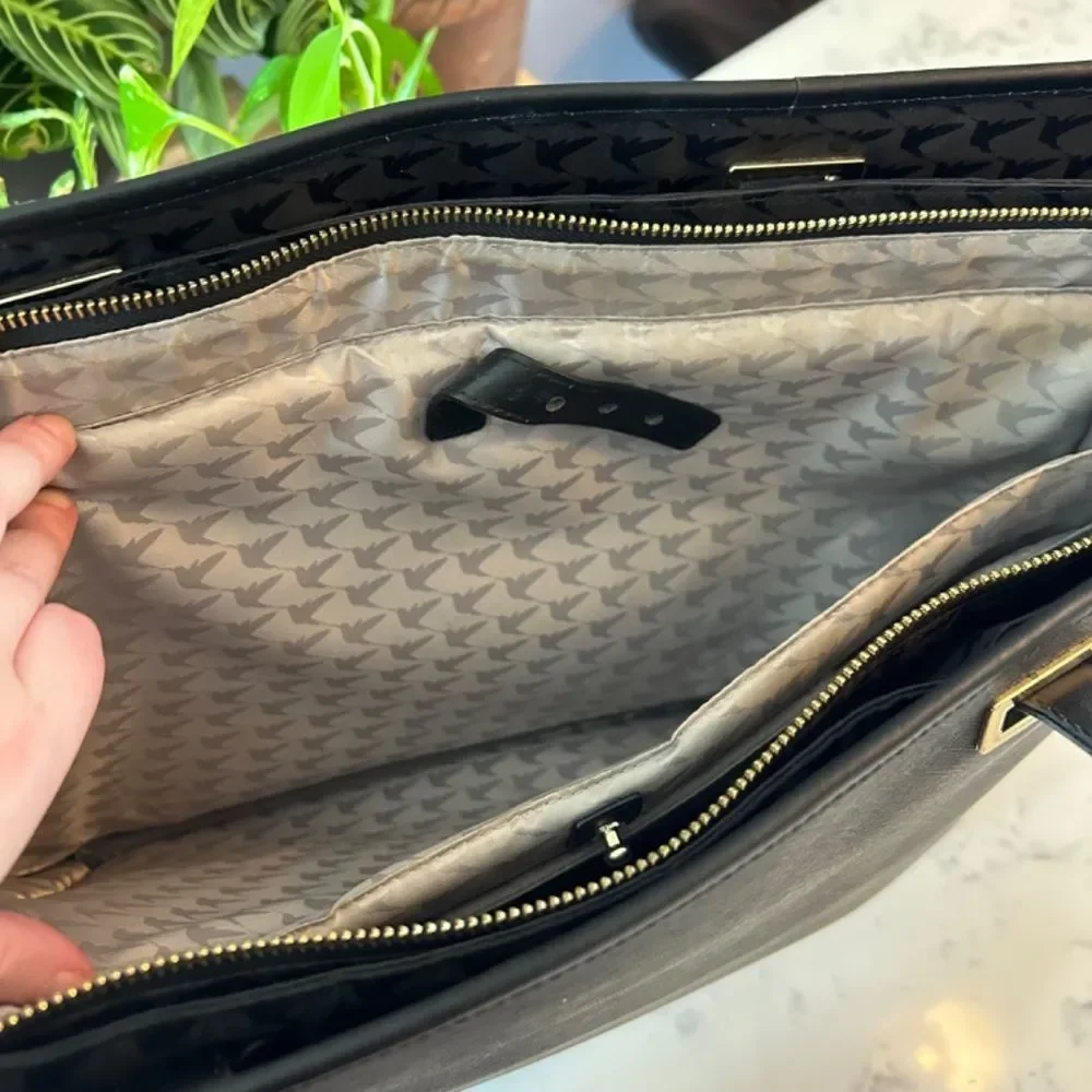 Lo & Sons The Seville Tote - Black - 15